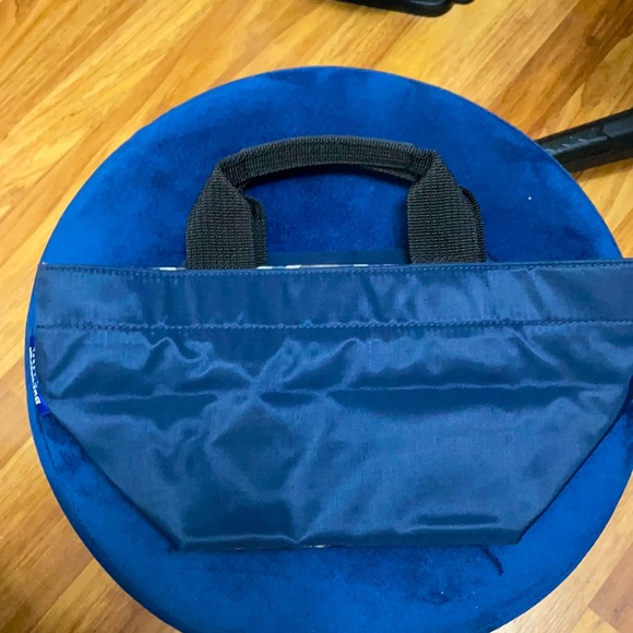 Burberry - Picture 1 of 8